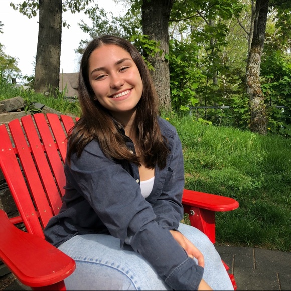 Meet your Posher, Adriana - Picture 1 of 1